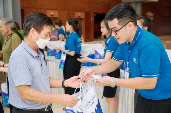 100.000 sản phẩm Kiện Cốt Vương sẽ được trao tận tay người dùng.