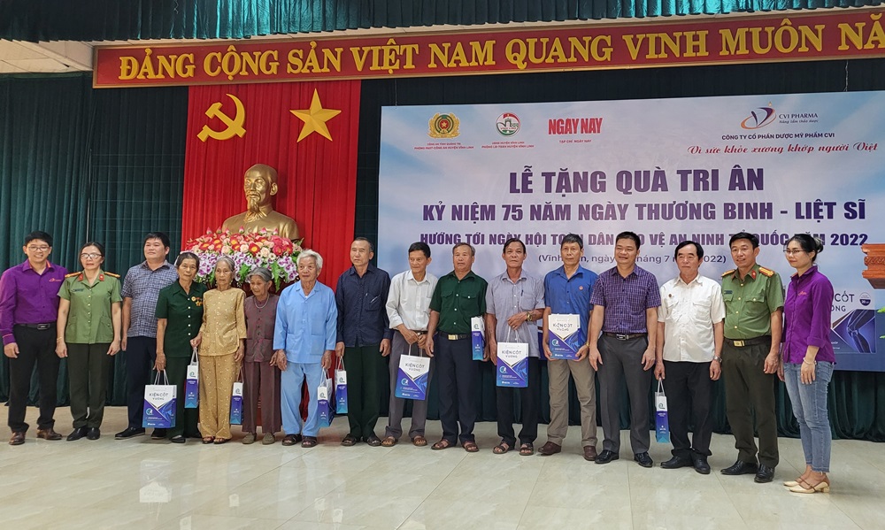 300 suất quà được tặng cho Thương binh - Bệnh binh huyện Vĩnh Linh tỉnh Quảng Trị