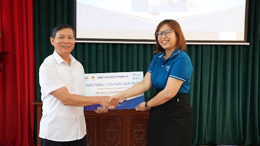 CVI Pharma trao tặng 1.255 phần quà tri ân cho Sở LĐTB&XH Ninh Bình